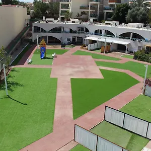 לבקר במלון